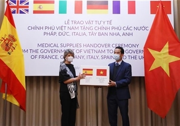 越南向部分欧洲国家移交防疫物资