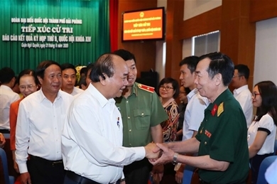 阮春福总理在海防市开展接待选民活动