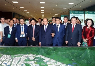 政府总理阮春福出席2020年河内投资合作与发展会议