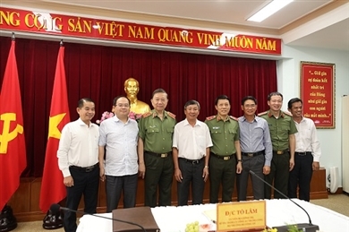 苏林部长与同奈省省委举行工作会议