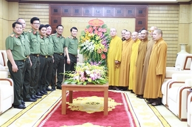 越南佛教协会代表团前来祝贺人民公安传统日