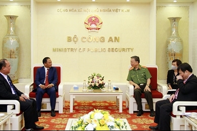越南与老挝公安力量进一步加强紧密全面合作