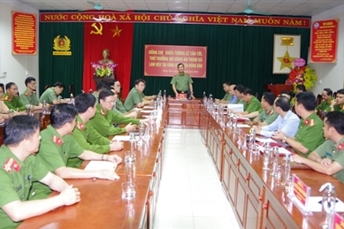 黎晋进副部长与同文县、苗旺县公安局举行工作会议