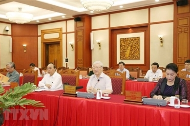 迎接党的十三大：越共中央政治局就2020-2025年任期党代表大会准备工作与所有中央直属党委进行分组讨论