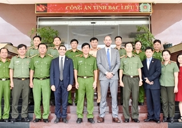 美国驻越南大使馆工作团与薄辽省公安厅举行工作会议