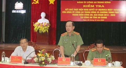 阮文成副部长与安江省公安厅举行工作会议
