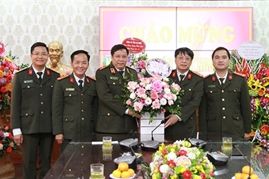 《人民公安报》社纷纷举行庆祝越南教师节活动