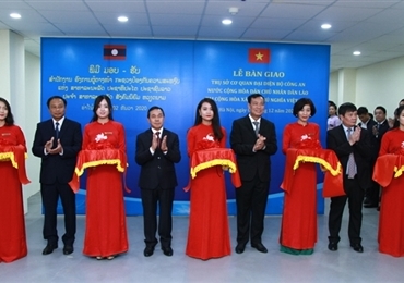 老挝安全部驻越南办事处总部移交仪式在河内举行