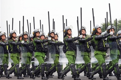 越共十三大安保出征仪式暨安保应急处突演练在河内举行