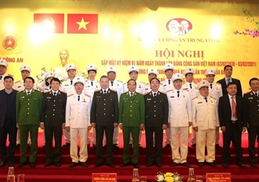 值越南共产党成立91周年之际：中央公安党委举行见面会