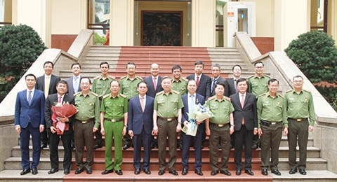 维护和平稳定环境  提高越南在国际舞台上的地位