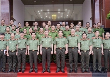 苏林部长与岘港市公安局举行工作会议