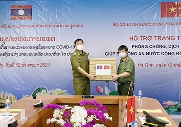 向老挝公安部赠送抗疫物资