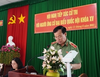 黎晋进副部长倾听隆安省槟沥县选民的愿望