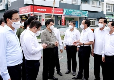 越南政府总理范明政赴胡志明市视察疫情防控工作