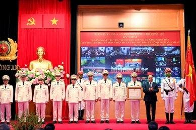 国家主席阮春福出席人民安全力量传统日75周年纪念典礼