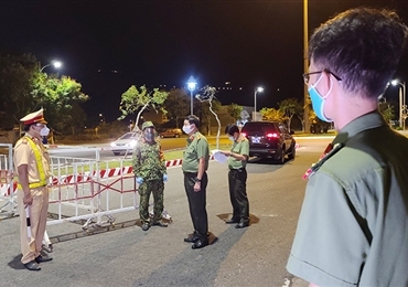 岘港市公安力量在384个检查站确保秩序安全
