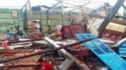 Lốc xoáy tại Bến Tre làm sập và tốc mái 82 căn nhà, 9 người bị thương