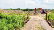 Lại “nóng” tình trạng khai thác đất mặt trái phép ở Tây Nam Bộ