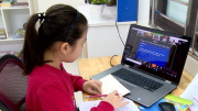 Xây dựng gói tín dụng hỗ trợ học sinh, sinh viên nghèo mua thiết bị học trực tuyến