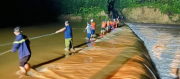 Quảng Trị: Cứu nạn 3 người bị nước lũ cô lập trong đêm