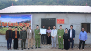 Bàn giao 2 nhà “Đại đoàn kết” tặng hộ nghèo tại huyện Mai Sơn
