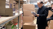Hà Nội: Phát hiện 30 tấn sách nghi là sách lậu trong căn nhà cấp 4