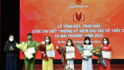 Trao giải cuộc thi viết về thầy cô và mái trường năm 2021