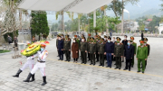 Lãnh đạo Bộ Công an dâng hoa, dâng hương tại Nghĩa trang Liệt sĩ Quốc gia Vị Xuyên