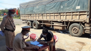 CSGT Công an Đắk Nông quyết liệt xử lý xe quá tải trọng