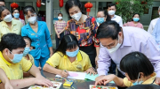 Thủ tướng thăm, tặng quà Trung tâm Bảo trợ trẻ em tàn tật mồ côi Thị Nghè