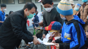 Những chuyến xe yêu thương chở bệnh nhân nghèo về quê đón Tết
