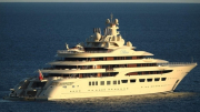 Các tỷ phú Nga "sơ tán" siêu du thuyền sang Maldives