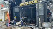 Hàn xì gây cháy quán bar tại TP Huế, lửa lan sang nhà dân