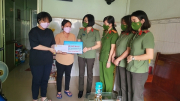 Hội Phụ nữ Cục Truyền thông CAND trao quà “Mẹ đỡ đầu” cho trẻ mồ côi