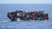 Thảm kịch lật thuyền trên biển Địa Trung Hải, gần 100 người chết đuối