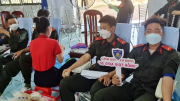Hàng trăm CBCS Cảnh sát cơ động hiến máu tình nguyện