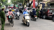 Xử phạt 6 bãi trông giữ xe quanh Bệnh viện Hữu nghị Việt Đức