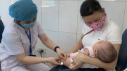Tăng bao phủ tiêm vaccine viêm gan B cho trẻ, phòng chống bệnh viêm gan "bí ẩn"