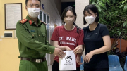 Trao trả tài sản thất lạc cho hai cô gái Hàn Quốc