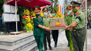 Đón 11 hài cốt liệt sĩ, quân tình nguyện, chuyên gia Việt Nam hy sinh tại Lào về nước