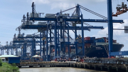 Cần tháo gỡ ùn tắc và cải thiện logistics tại cảng Cát Lái