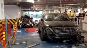 Nhân viên bảo vệ điều khiển xe Mercedes gây tai nạn dưới hầm chung cư