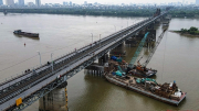 Long Biên - cây cầu trăm tuổi oằn mình nối đôi bờ sông Hồng