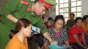 Đoàn Thanh niên Công an tỉnh Nghệ An tuyên truyền pháp luật đến tận bản làng