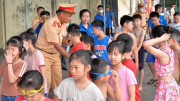 Cảnh sát đường thủy Hải Phòng dạy bơi miễn phí cho hơn 200 trẻ em