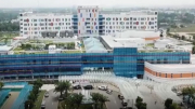 Mẹ ném con từ lầu 5 bệnh viện xuống đất