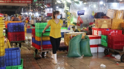 Phận nữ cửu vạn ở chợ đêm Bình Điền