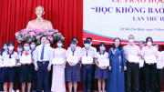 Phó Chủ tịch nước Võ Thị Ánh Xuân dự lễ trao học bổng “Học không bao giờ cùng”