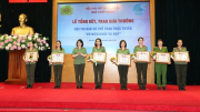 Hội phụ nữ Bộ Công an  trao giải thưởng Hội thi dân vũ thể thao